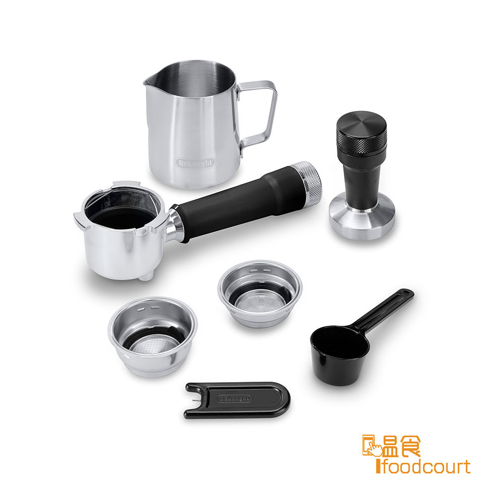 壓粉器、打奶壺，以及單份和雙份咖啡濾粉碗。